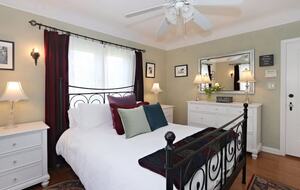 English Cottage Elegance with Mountain Views - Pasadena, California