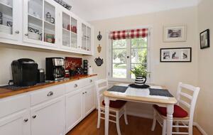 English Cottage Elegance with Mountain Views - Pasadena, California