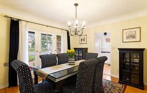 English Cottage Elegance with Mountain Views - Pasadena, California