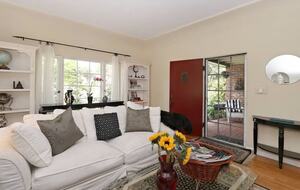 English Cottage Elegance with Mountain Views - Pasadena, California