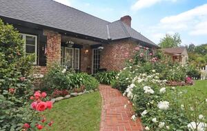 English Cottage Elegance with Mountain Views - Pasadena, California