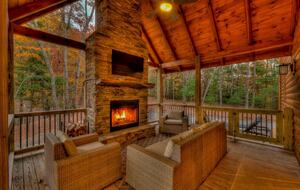 Elegant Blue Ridge Getaway with Outdoor Luxury & Game Room - Blue Ridge, Georgia