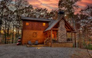 Elegant Blue Ridge Getaway with Outdoor Luxury & Game Room - Blue Ridge, Georgia