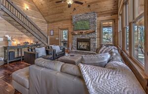Elegant Blue Ridge Getaway with Outdoor Luxury & Game Room - Blue Ridge, Georgia