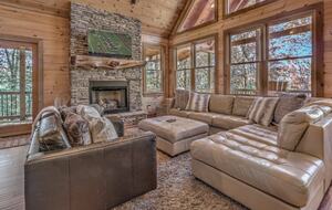 Elegant Blue Ridge Getaway with Outdoor Luxury & Game Room - Blue Ridge, Georgia