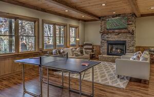 Elegant Blue Ridge Getaway with Outdoor Luxury & Game Room - Blue Ridge, Georgia
