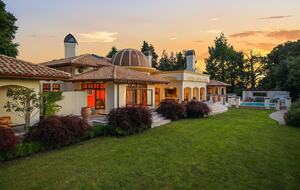 Grand Estate with Resort-Style Pool & Home Theater - Hamilton, New Zealand