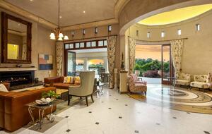 Grand Estate with Resort-Style Pool & Home Theater - Hamilton, New Zealand