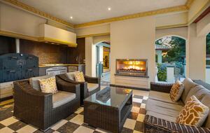 Grand Estate with Resort-Style Pool & Home Theater - Hamilton, New Zealand