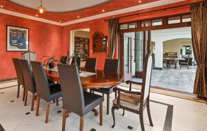 Grand Estate with Resort-Style Pool & Home Theater - Hamilton, New Zealand