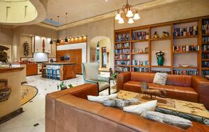 Grand Estate with Resort-Style Pool & Home Theater - Hamilton, New Zealand