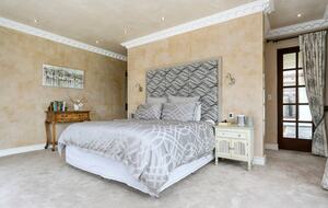 Grand Estate with Resort-Style Pool & Home Theater - Hamilton, New Zealand