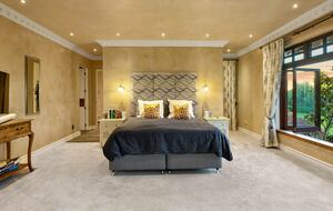 Grand Estate with Resort-Style Pool & Home Theater - Hamilton, New Zealand