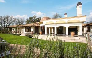 Grand Estate with Resort-Style Pool & Home Theater - Hamilton, New Zealand