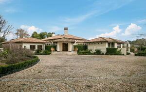 Grand Estate with Resort-Style Pool & Home Theater - Hamilton, New Zealand