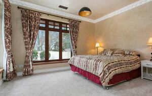 Grand Estate with Resort-Style Pool & Home Theater - Hamilton, New Zealand