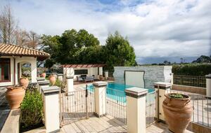 Grand Estate with Resort-Style Pool & Home Theater - Hamilton, New Zealand