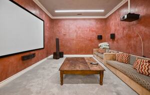 Grand Estate with Resort-Style Pool & Home Theater - Hamilton, New Zealand