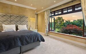 Grand Estate with Resort-Style Pool & Home Theater - Hamilton, New Zealand