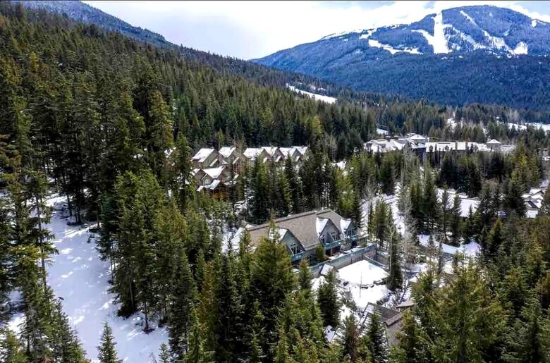 Ski-In/Ski-Out Alpine Retreat in Whistler - Whistler, Canada