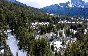 Ski-In/Ski-Out Alpine Retreat in Whistler - Whistler, Canada