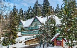 Ski-In/Ski-Out Alpine Retreat in Whistler - Whistler, Canada