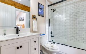 Alpine Elegance Near Breckenridge Slopes - Breckenridge, Colorado