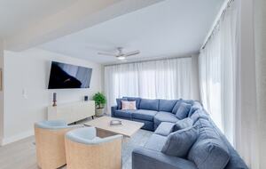 Seaside Comfort Steps from Fort Myers Beach - Fort Myers Beach, Florida