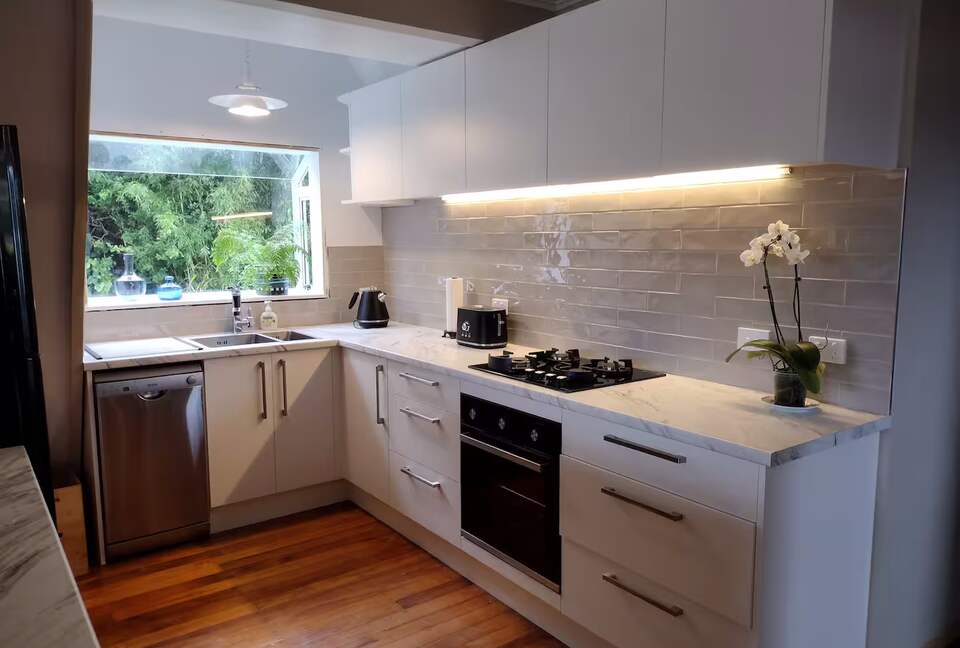 Private Harbourside Haven with Stunning Views - Dunedin, New Zealand