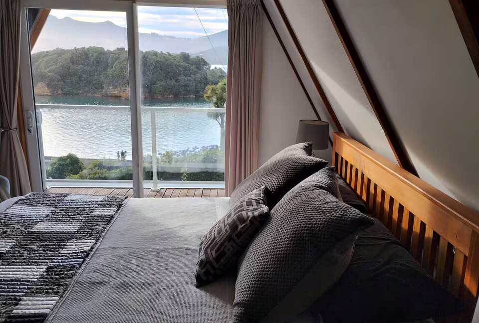 Private Harbourside Haven with Stunning Views - Dunedin, New Zealand