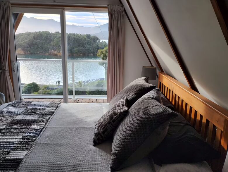 Private Harbourside Haven with Stunning Views - Dunedin, New Zealand
