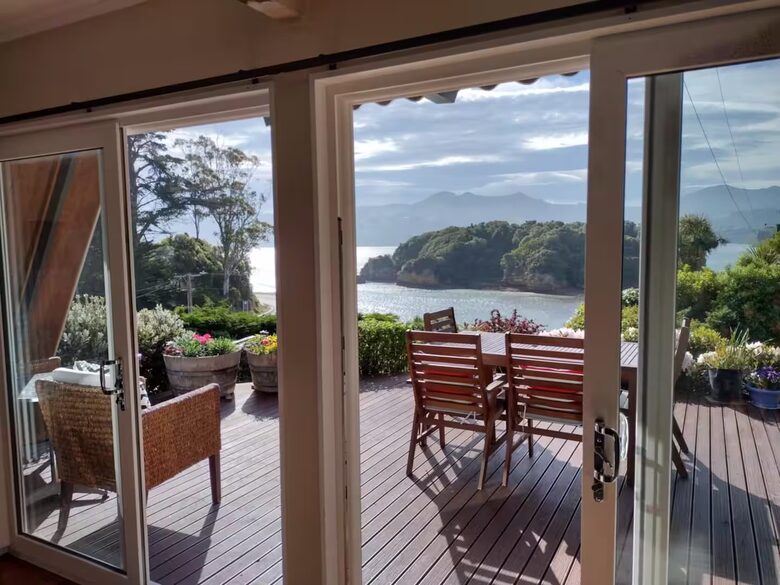 Private Harbourside Haven with Stunning Views - Dunedin, New Zealand