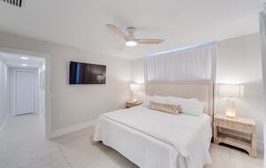 Seaside Comfort Steps from Fort Myers Beach - Fort Myers Beach, Florida