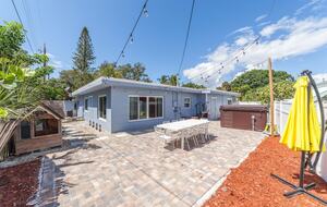Seaside Comfort Steps from Fort Myers Beach - Fort Myers Beach, Florida
