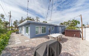 Seaside Comfort Steps from Fort Myers Beach - Fort Myers Beach, Florida