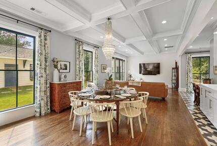 A Timeless Southern Retreat with Mountain Views - Stone Mountain, Georgia