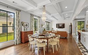 A Timeless Southern Retreat with Mountain Views - Stone Mountain, Georgia