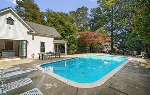A Timeless Southern Retreat with Mountain Views - Stone Mountain, Georgia