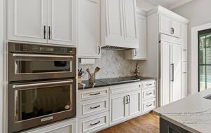 A Timeless Southern Retreat with Mountain Views - Stone Mountain, Georgia