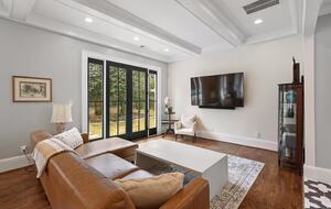 A Timeless Southern Retreat with Mountain Views - Stone Mountain, Georgia