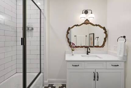 A Timeless Southern Retreat with Mountain Views - Stone Mountain, Georgia