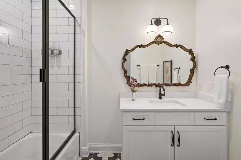 A Timeless Southern Retreat with Mountain Views - Stone Mountain, Georgia