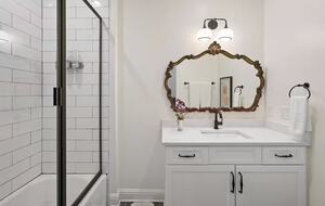 A Timeless Southern Retreat with Mountain Views - Stone Mountain, Georgia