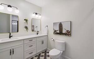 A Timeless Southern Retreat with Mountain Views - Stone Mountain, Georgia