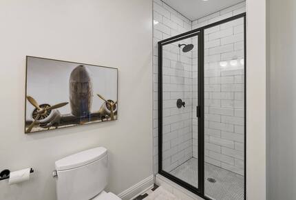 A Timeless Southern Retreat with Mountain Views - Stone Mountain, Georgia