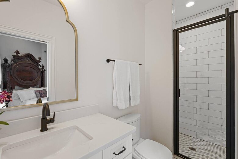 A Timeless Southern Retreat with Mountain Views - Stone Mountain, Georgia