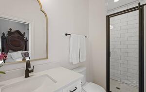 A Timeless Southern Retreat with Mountain Views - Stone Mountain, Georgia