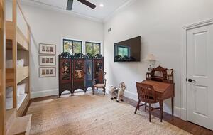 A Timeless Southern Retreat with Mountain Views - Stone Mountain, Georgia