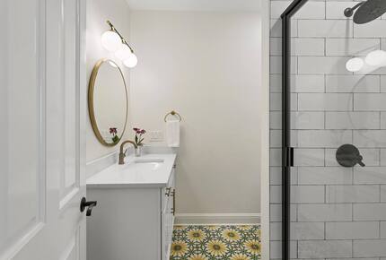 A Timeless Southern Retreat with Mountain Views - Stone Mountain, Georgia