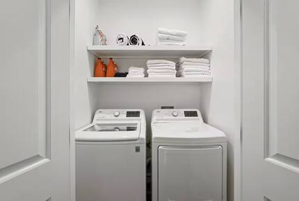 A Timeless Southern Retreat with Mountain Views - Stone Mountain, Georgia